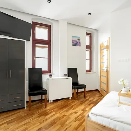 Przytulne Very Berry W Centrum Poznania By Renters Poznan