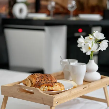 Przytulne Very Berry W Centrum Poznania By Renters Poznan