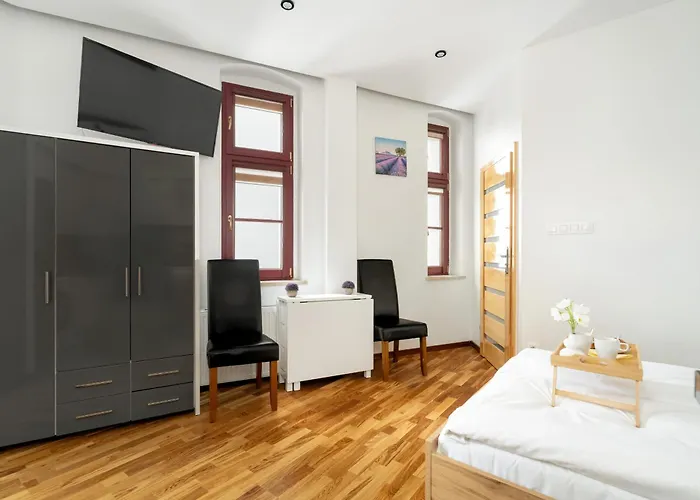 Przytulne Very Berry W Centrum Poznania By Renters Poznan